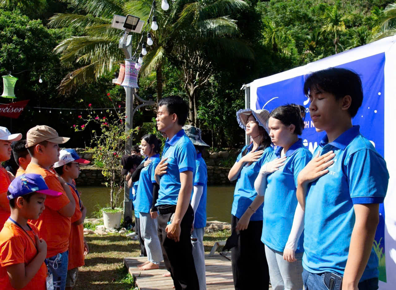 Dương Khánh đang giảng dạy